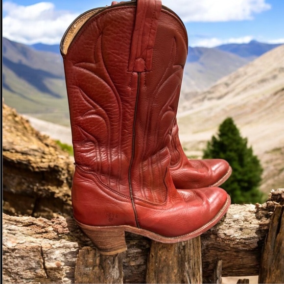 Frye size 8 red leather western pull on boots